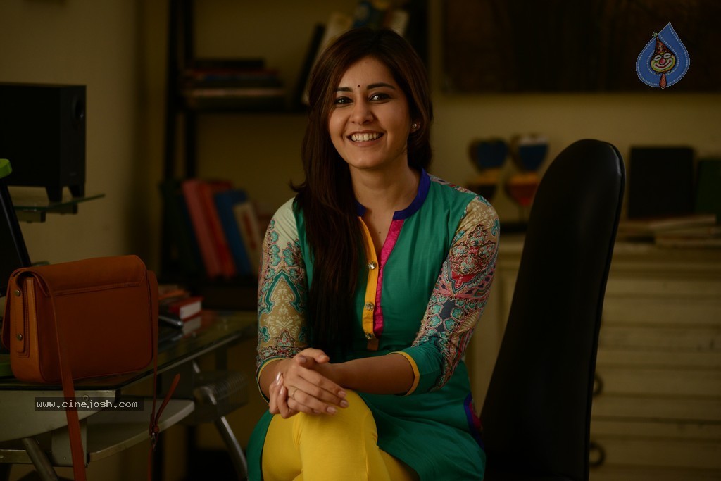 Rasi Khanna New Stills - 8 / 12 photos