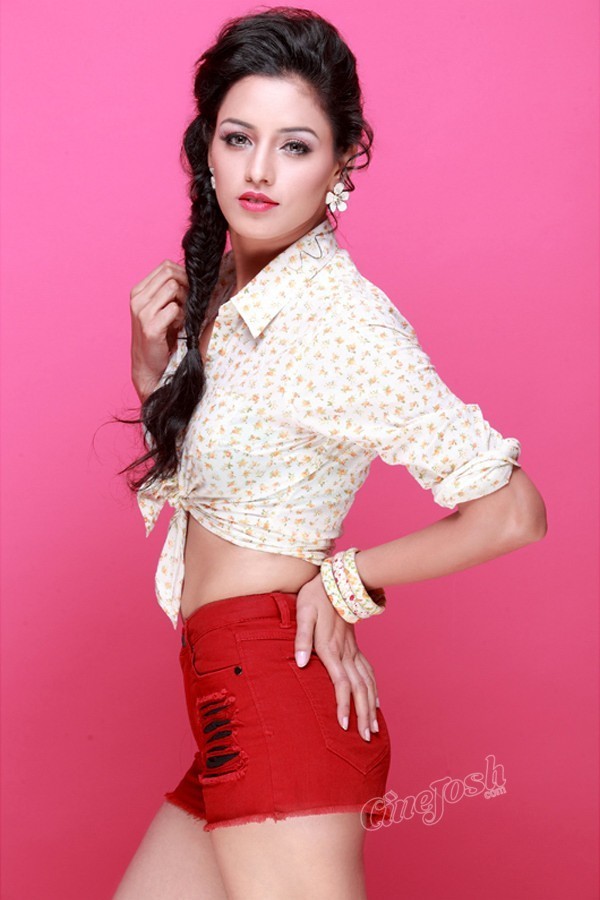 Ravneet Hot Stills - 31 / 31 photos