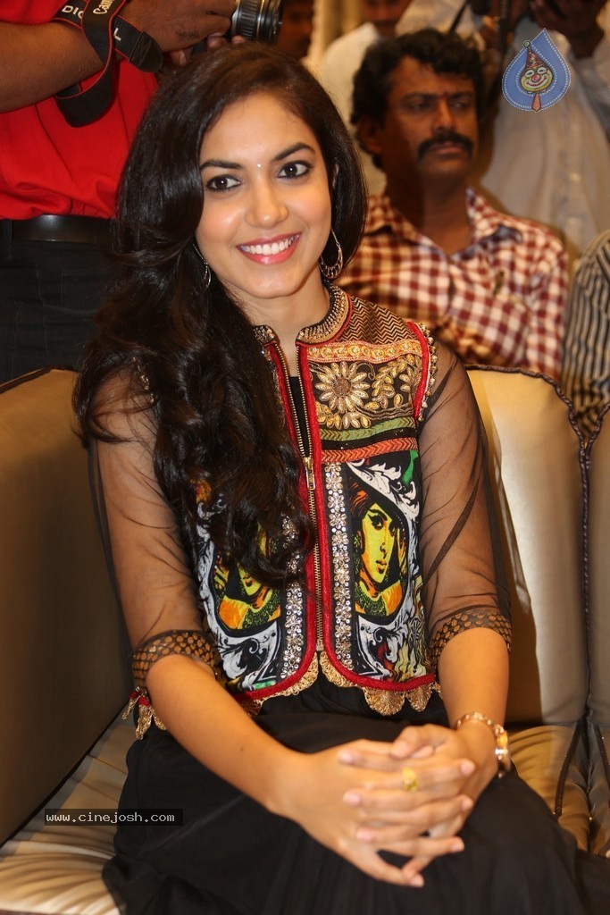 Reetu Varma Gallery - 26 / 72 photos