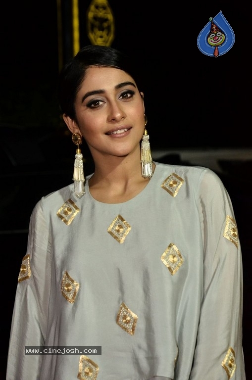 Regina Cassandra Gallery - 15 / 63 photos