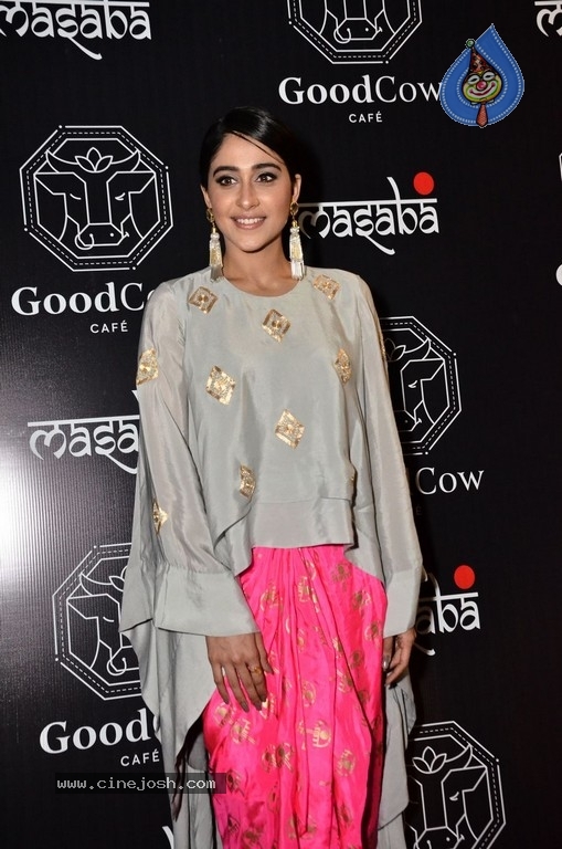 Regina Cassandra Gallery - 30 / 63 photos