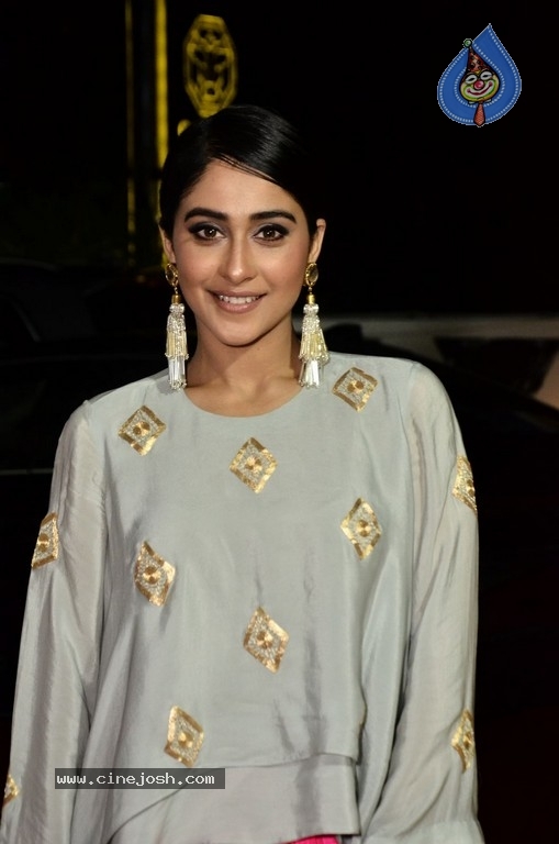 Regina Cassandra Gallery - 57 / 63 photos