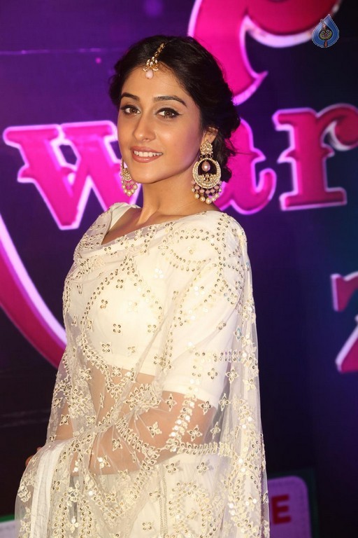 Regina Cassandra Images - 1 / 47 photos