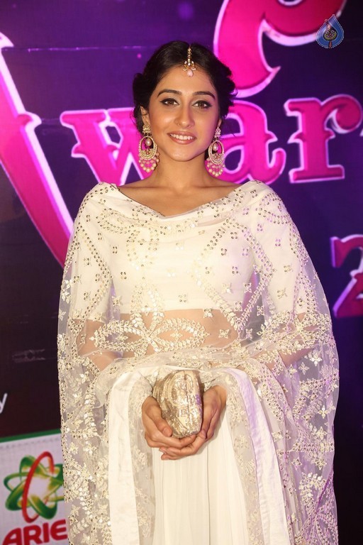 Regina Cassandra Images - 11 / 47 photos