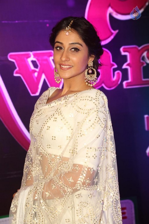 Regina Cassandra Images - 16 / 47 photos