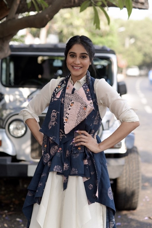 Regina Cassandra Photos - 11 / 12 photos