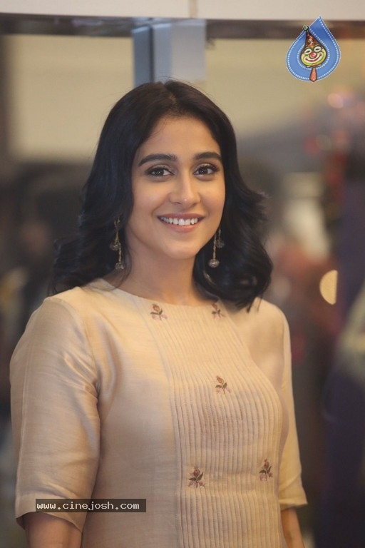 Regina Cassandra Photos - 21 / 21 photos