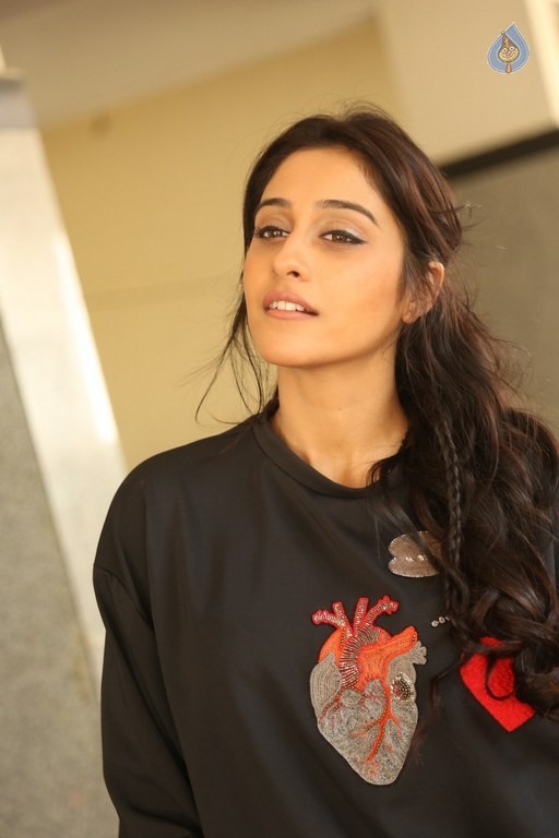 Regina Cassandra Photos - 57 / 59 photos