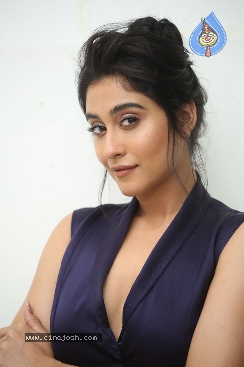 Regina Cassandra Photos - 24 / 42 photos