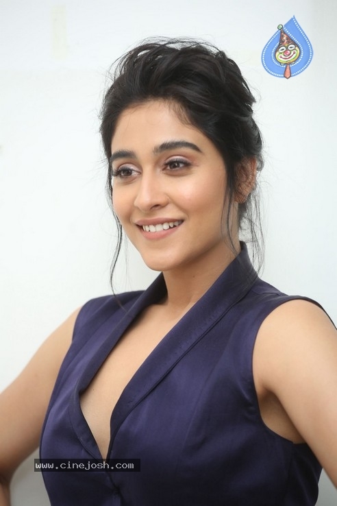 Regina Cassandra Photos - 35 / 42 photos