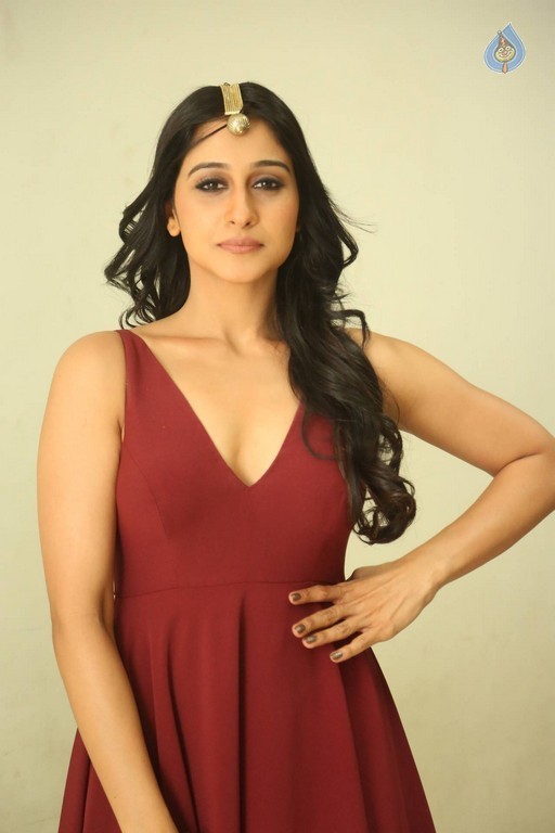 Regina Cassandra Photos - 39 / 47 photos