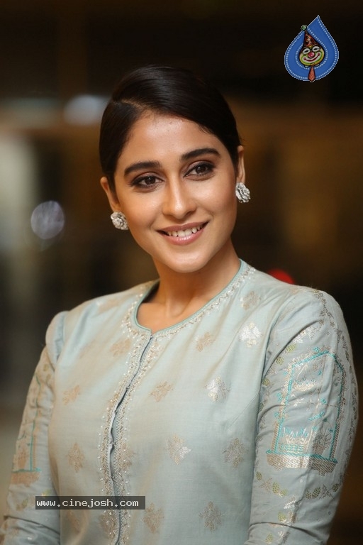 Regina Cassandra Photos - 6 / 17 photos