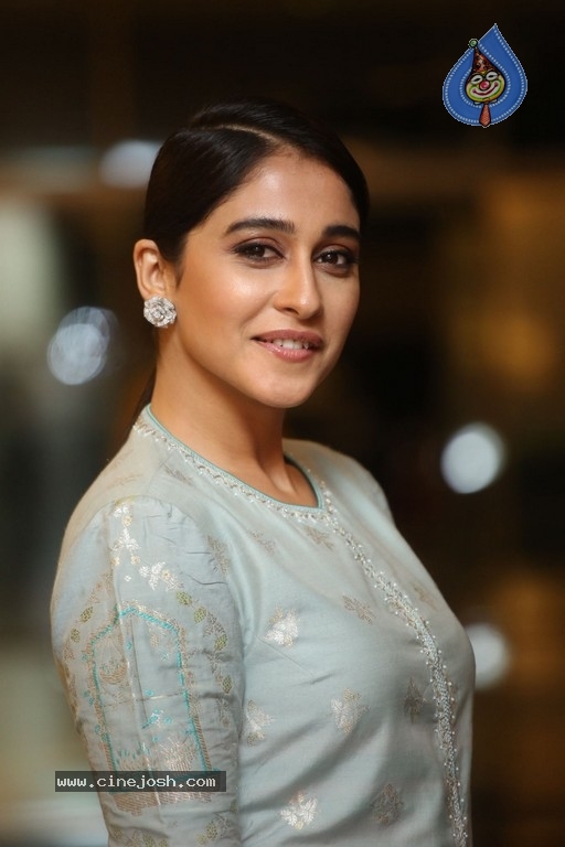 Regina Cassandra Photos - 13 / 17 photos