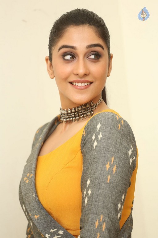 Regina Cassandra Photos - 22 / 28 photos