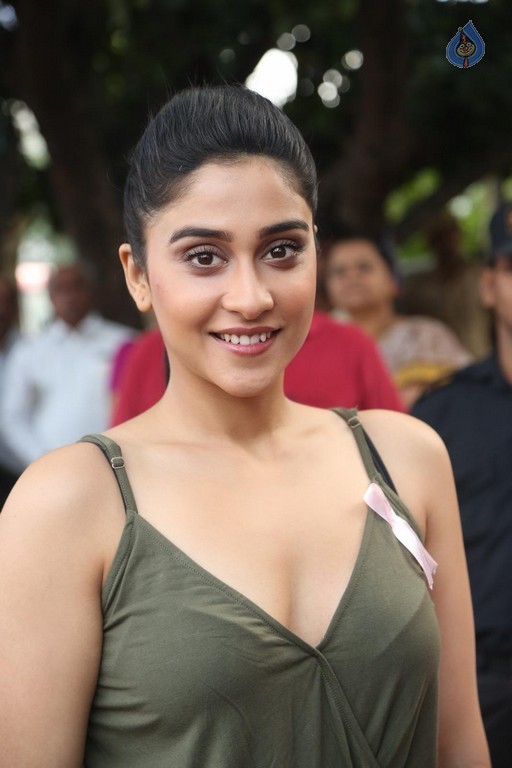 Regina Cassandra Pics - 16 / 40 photos