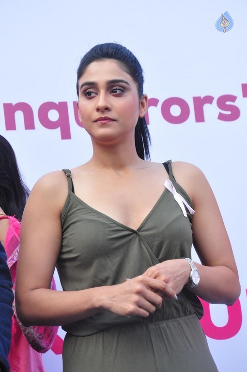 Regina Cassandra Pics - 18 / 40 photos