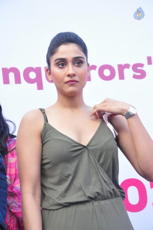 Regina Cassandra Pics - 25 / 40 photos