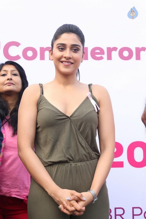 Regina Cassandra Pics - 27 / 40 photos