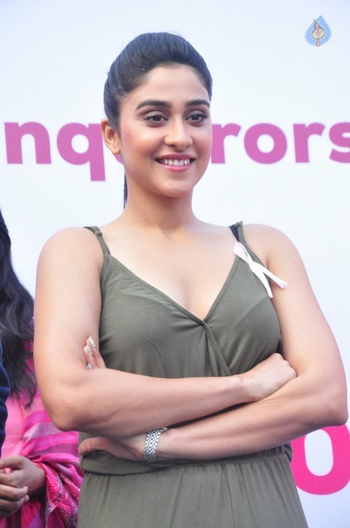 Regina Cassandra Pics - 35 / 40 photos