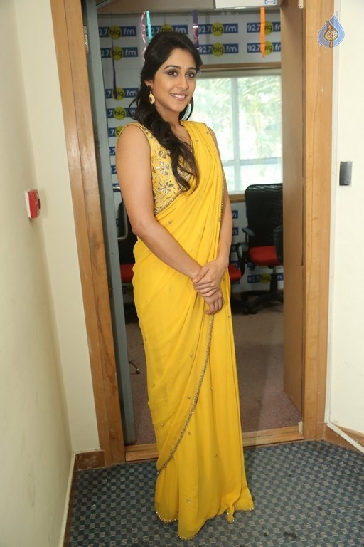 Regina Cassandra Pics - 6 / 52 photos