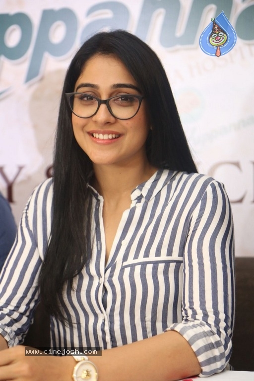 Regina Cassandra Stills - 8 / 15 photos