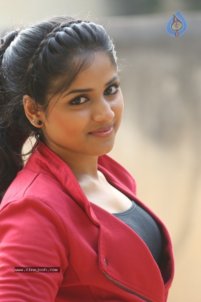 Rehana New Stills - 92 / 200 photos