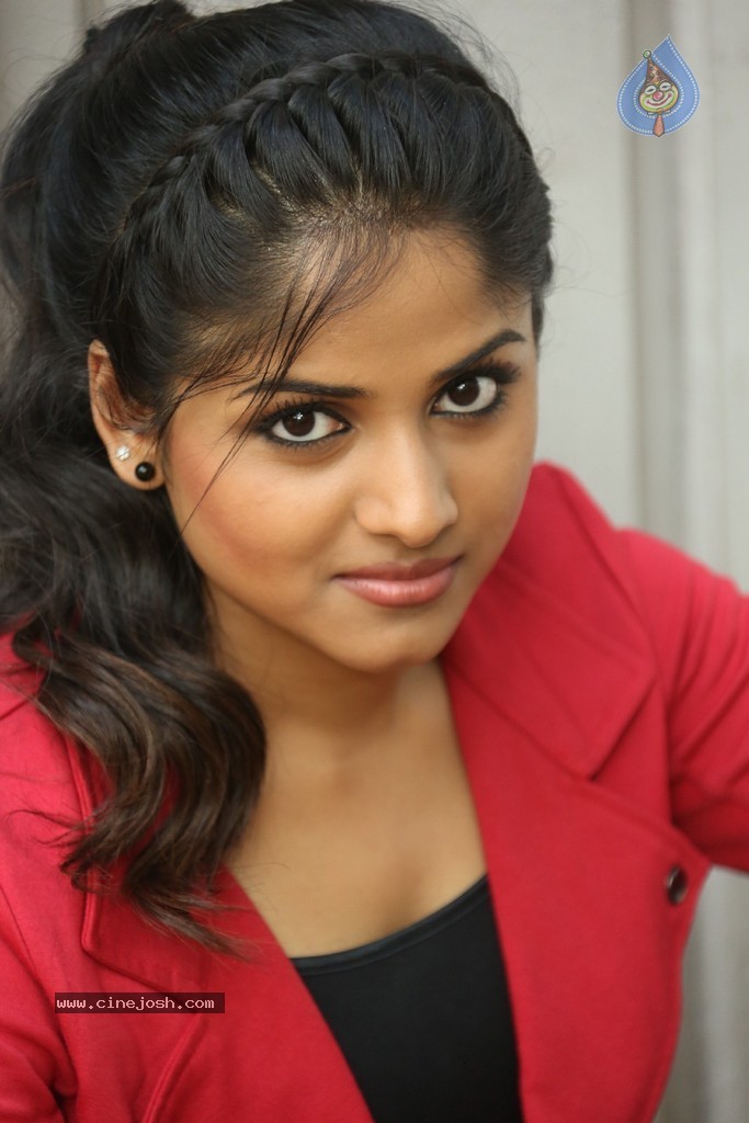 Rehana New Stills - 125 / 200 photos