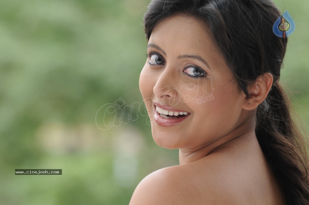 Rekha Hot Stills - 43 / 60 photos