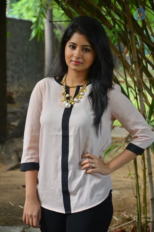 Reshmi Menon Photos - 7 / 18 photos