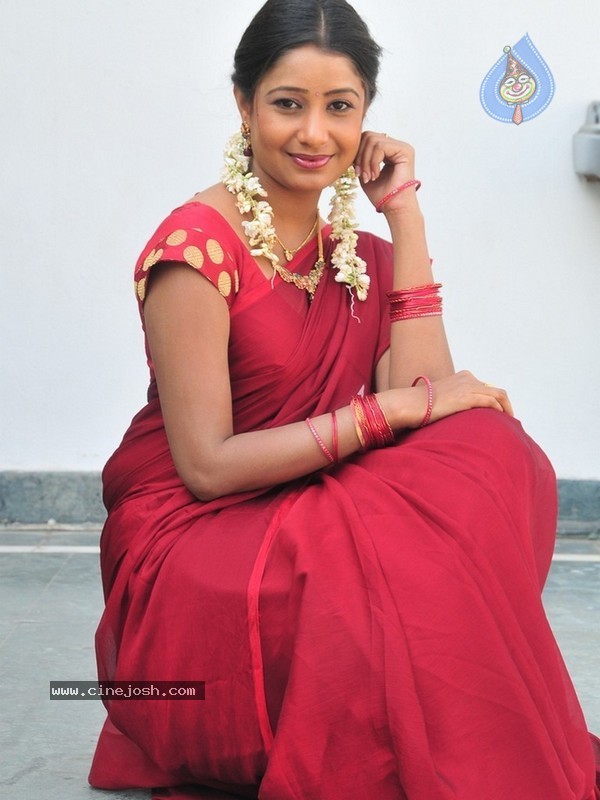 Reshmi New Stills - 14 / 25 photos