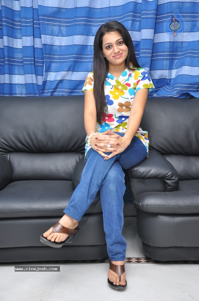 Reshma New Stills - 12 / 49 photos