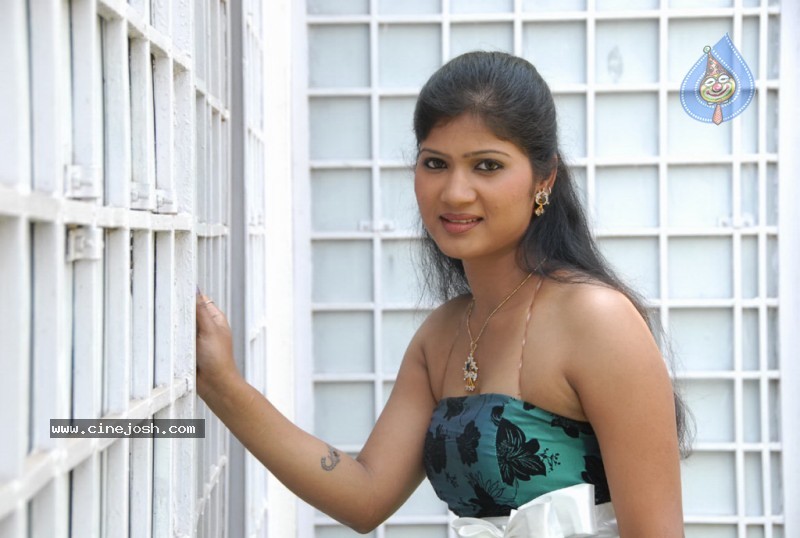 Reshmi Pics - 8 / 28 photos