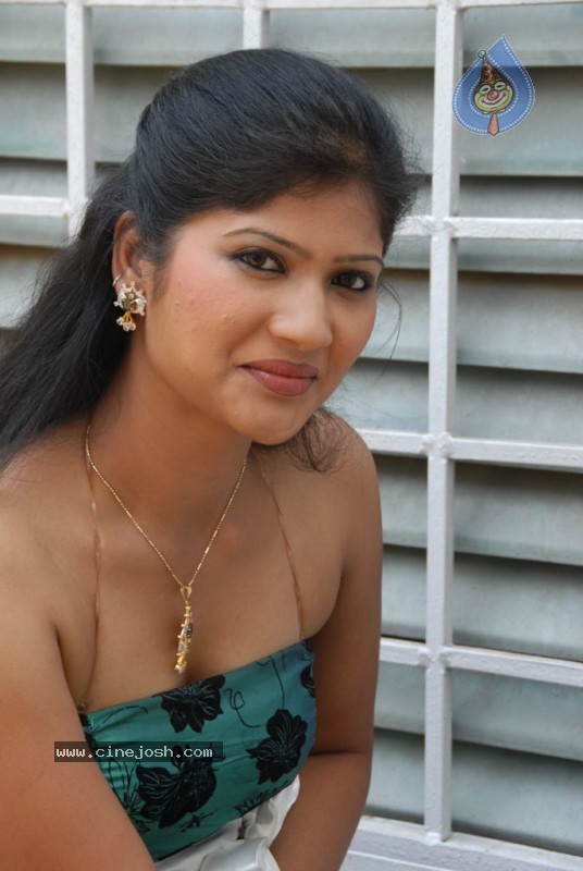 Reshmi Pics - 22 / 28 photos