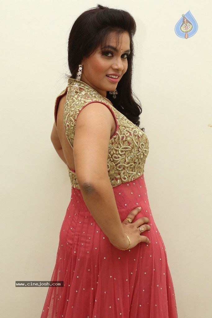 Revathi Chowdary Stills - 5 / 86 photos