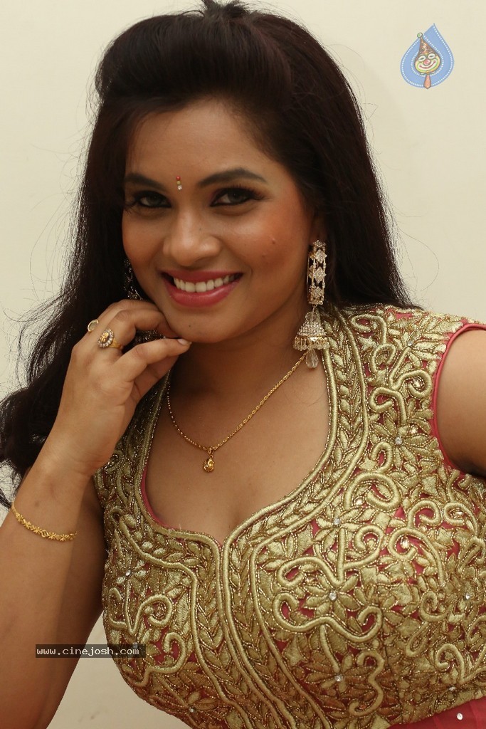 Revathi Chowdary Stills - 21 / 86 photos