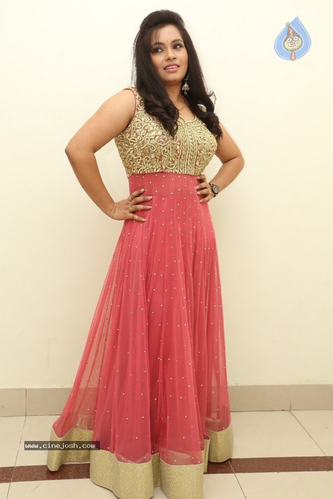 Revathi Chowdary Stills - 24 / 86 photos