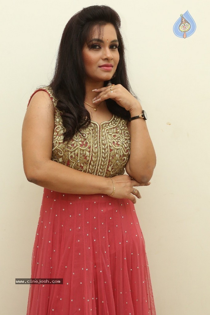 Revathi Chowdary Stills - 35 / 86 photos