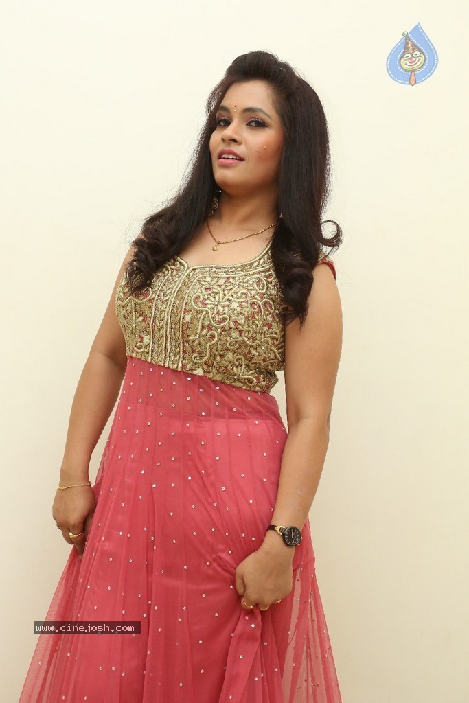 Revathi Chowdary Stills - 36 / 86 photos