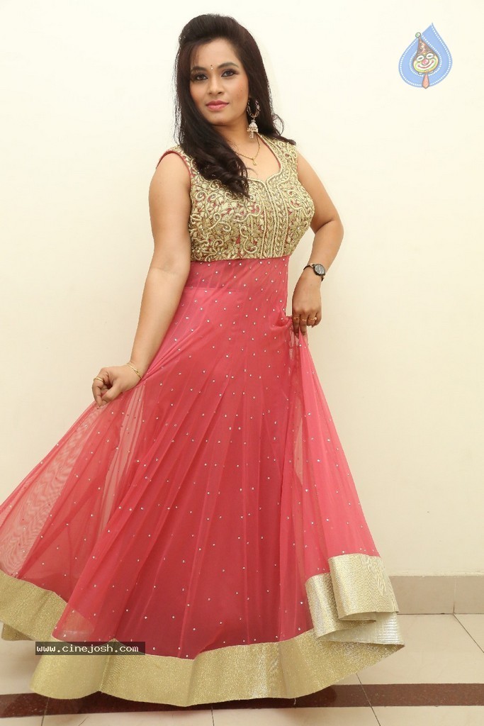 Revathi Chowdary Stills - 45 / 86 photos