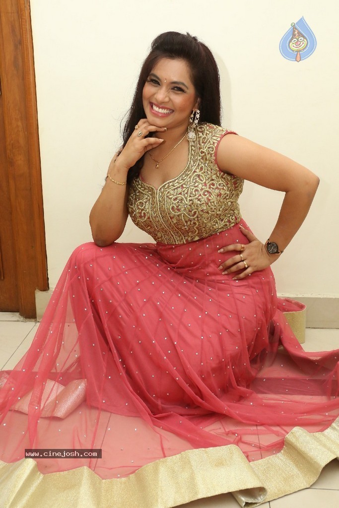 Revathi Chowdary Stills - 52 / 86 photos