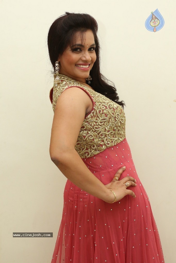 Revathi Chowdary Stills - 66 / 86 photos