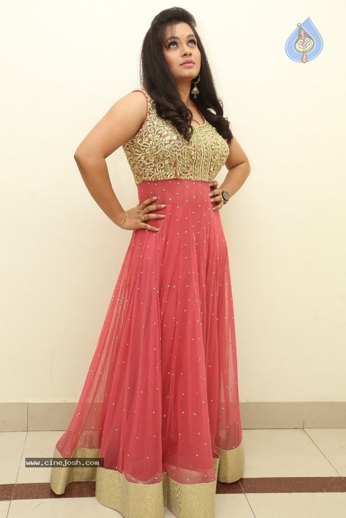 Revathi Chowdary Stills - 67 / 86 photos