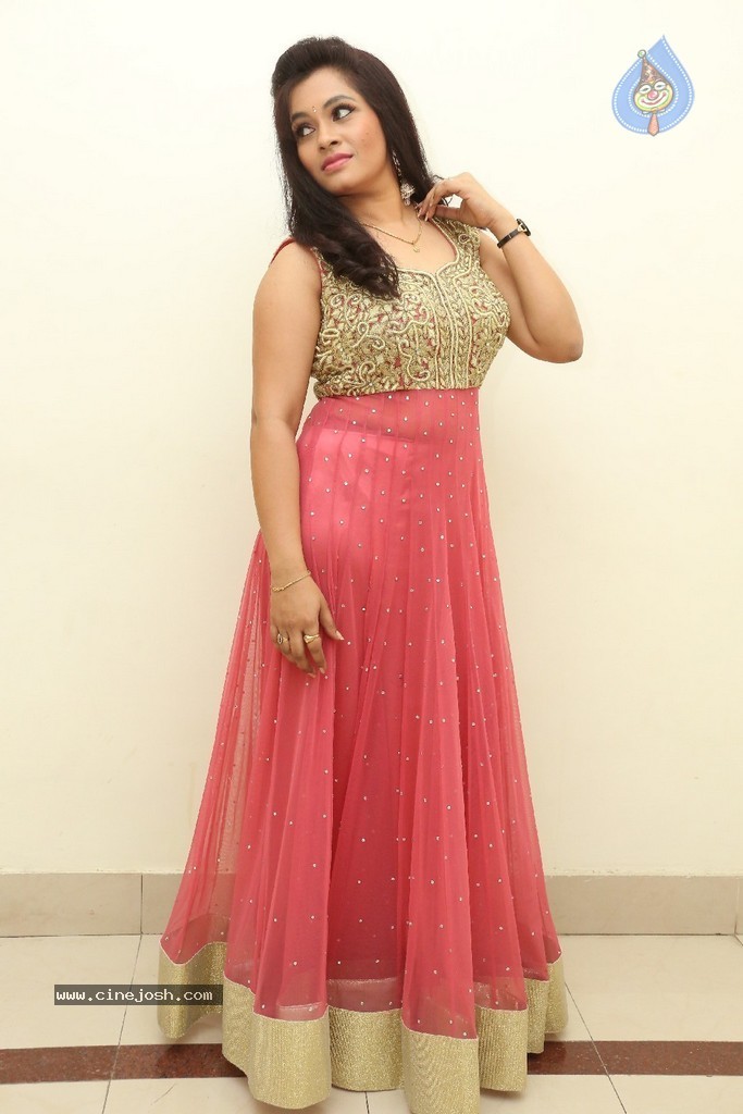 Revathi Chowdary Stills - 68 / 86 photos