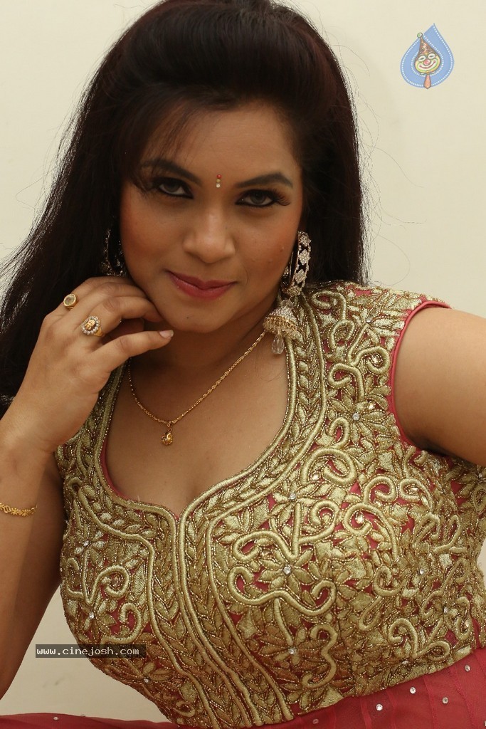 Revathi Chowdary Stills - 76 / 86 photos