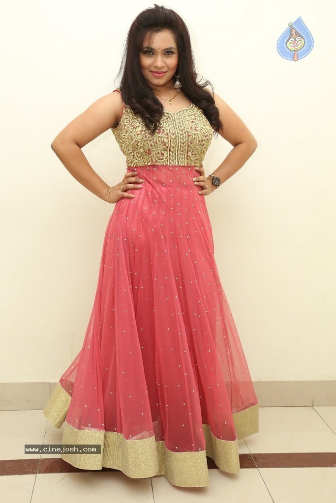 Revathi Chowdary Stills - 85 / 86 photos