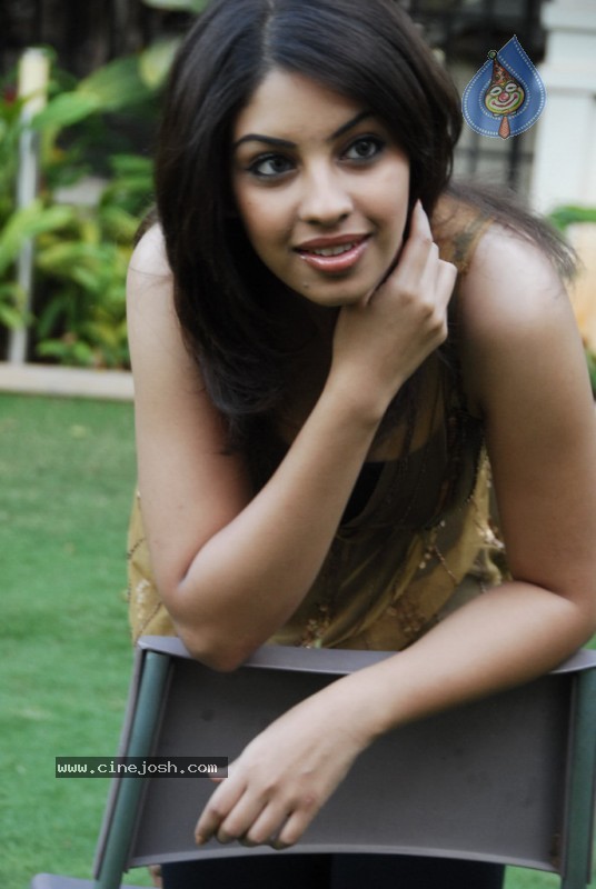 Richa Gangopadhyay Gallery - 18 / 59 photos