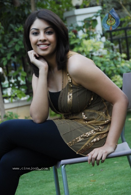 Richa Gangopadhyay Gallery - 36 / 59 photos