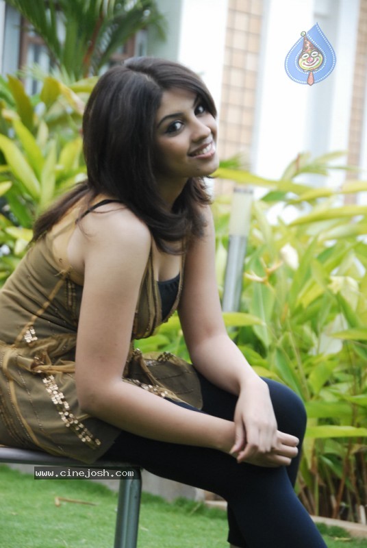 Richa Gangopadhyay Gallery - 41 / 59 photos