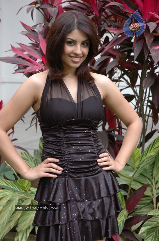 Richa Gangopadhyay Latest Stills - 42 / 86 photos