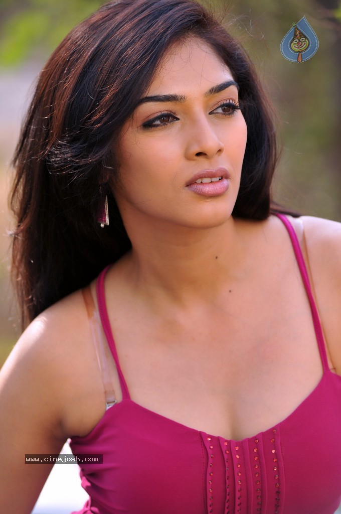 Rithika Hot Stills - 57 / 61 photos